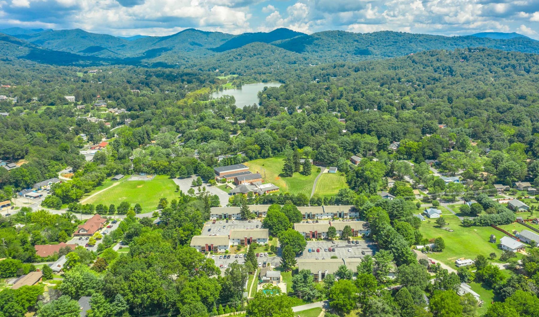 aerial shot of Manor Ridge Apartments and mountain range